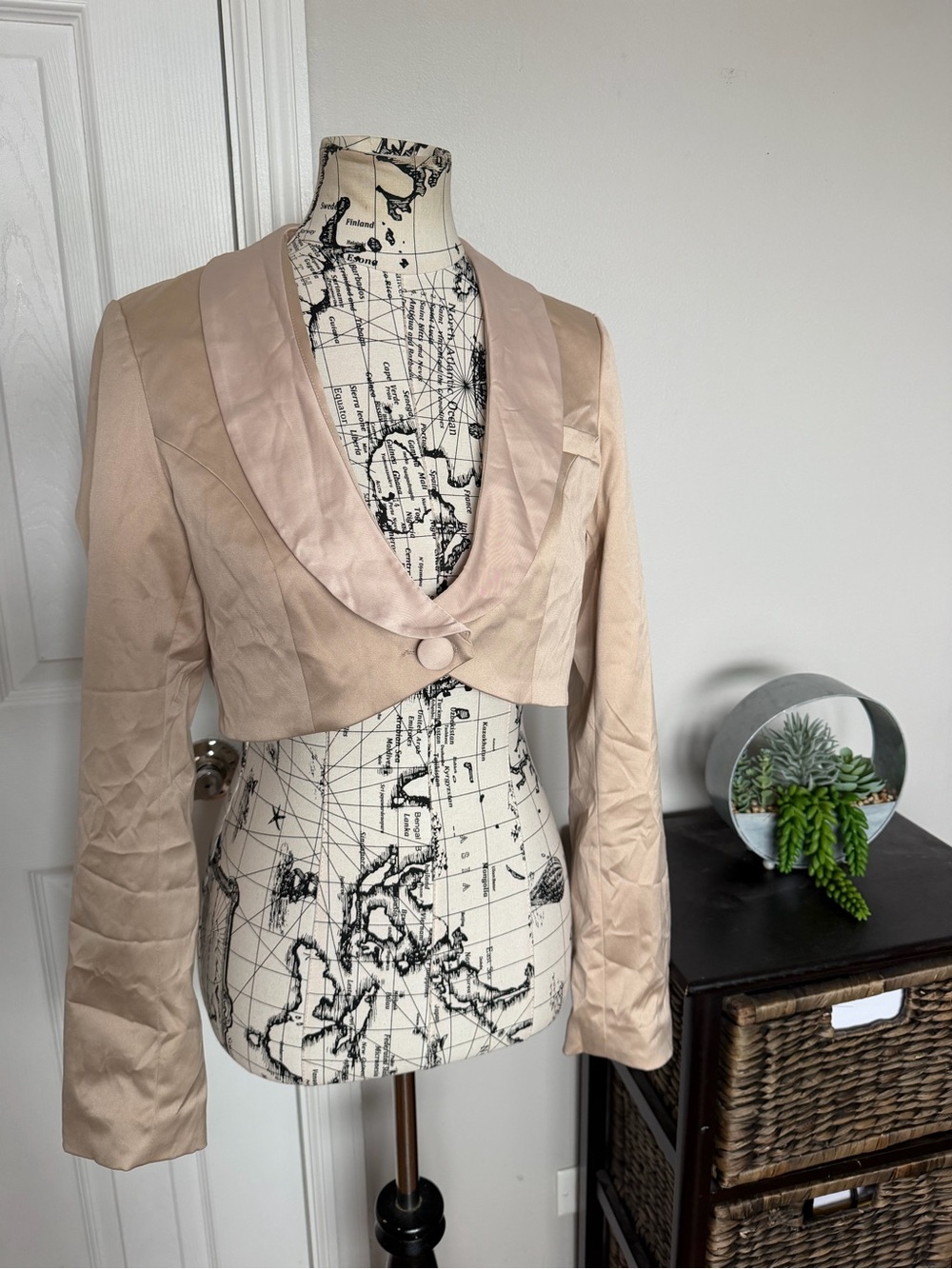 Divided H&M Vintage y2k Satin Bolero Champagne jacket crop Sz 12 button evening